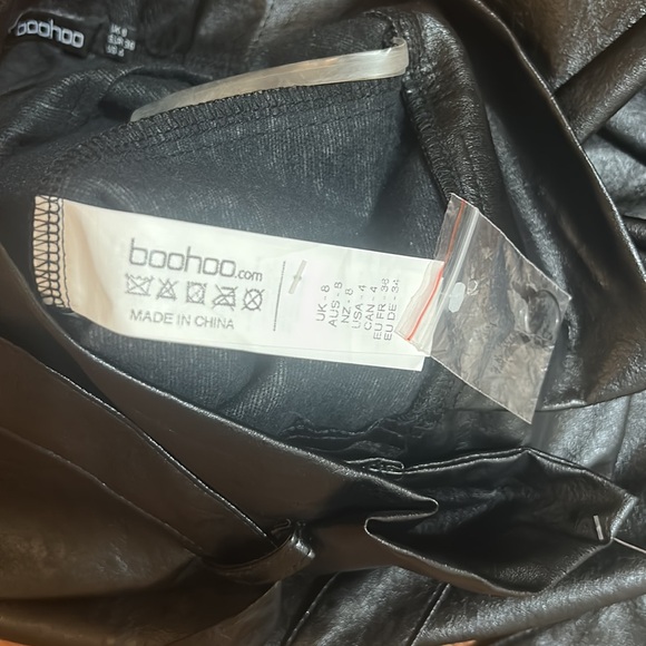 NWOT BOOHOO FAUX LEATHER WOMEN PANTS HIGH RISE ZIPPER BELT PLEATED WAIST SIZE 4 - Picture 5 of 7